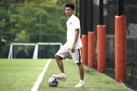 Singapore teen Ben Davis signs pro contract with Fulham