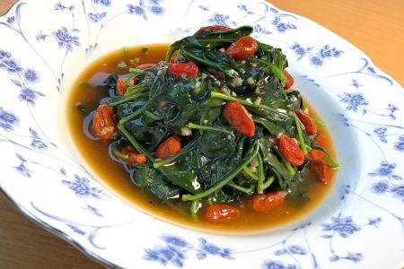 Stir-fried wolfberry leaves