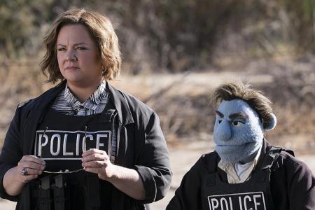 Melissa McCarthy fights puppet in hot tub for The Happytime Murders