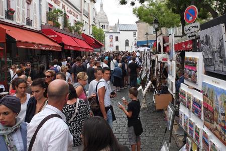 Mass tourism sparks battle for Montmartre&#039;s soul