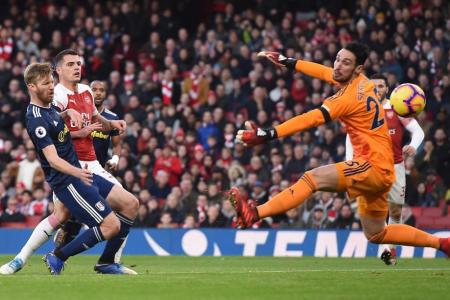 Gunners bounce back to rout feeble Fulham