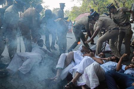 One dead, 15 hurt after women enter flashpoint India temple