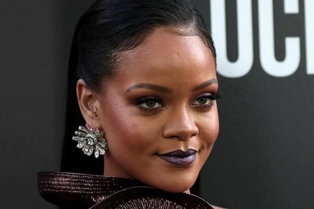 Rihanna sues dad over Fenty brand name