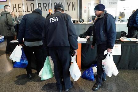 US federal workers turn to food banks for help during shutdown