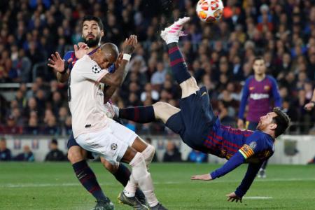 Three and easy as Barca defeat Manchester United 3-0