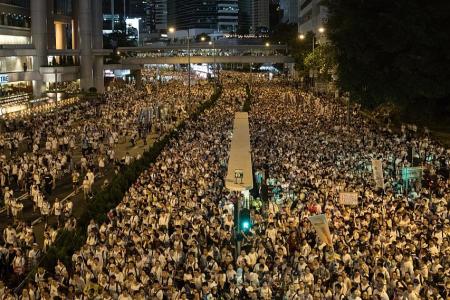 Hundreds of thousands of people in HK protest against extradition Bill