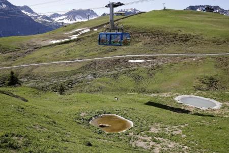Swiss resorts worry about melting snow