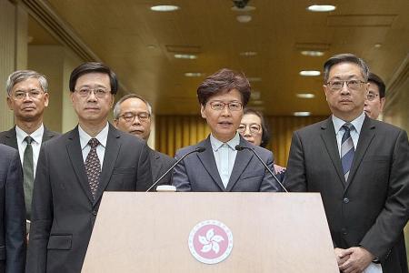 HK police criticised over failure to stop attacks on protesters
