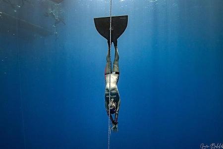 Singapore freediver sets new national record