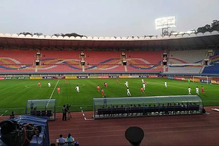 No fans and no TV as Koreas draw 0-0