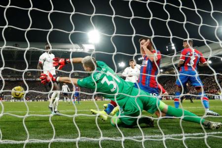 Firmino's late goal gives Liverpool 2-1 win at Palace