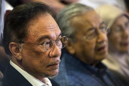 Youth PKR leaders seek no-confidence vote against Anwar