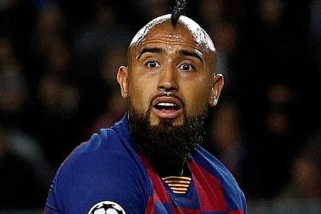 Barcelona in bonus dispute with Arturo Vidal