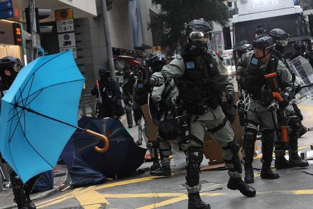 Several HK cops beaten by pro-democracy protesters