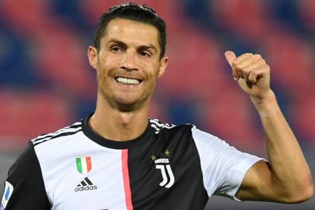 Ronaldo penalty sets up Juve win, lifts pressure off Sarri 