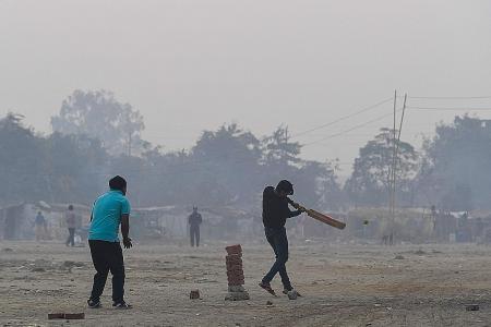 India chokes on toxic smog day after Deepavali