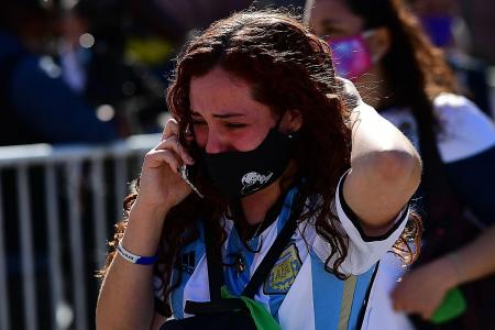 Thousands say their last goodbye to Diego Maradona