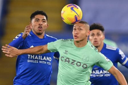 Richarlison sets Everton on way to 2-0 win at Leicester 