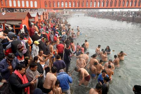 Pandemic fails to deter Hindu Ganges pilgrimage