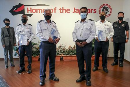 Security officers get awards for saving colleague&#039;s life