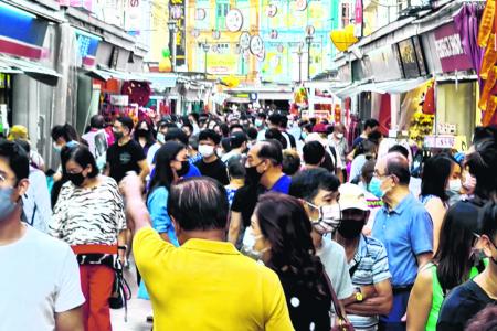 Crowds still seen in Chinatown despite new measures