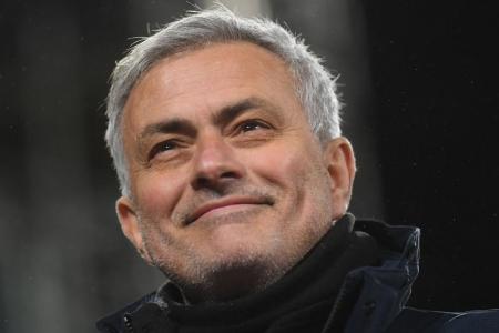 Mourinho looking to mark career milestone with trophy for Spurs