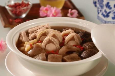 Whip up an 8-course CNY feast for reunion dinner 