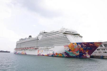 Travel agencies inundated with calls from customers over Dream Cruises' sailing exit