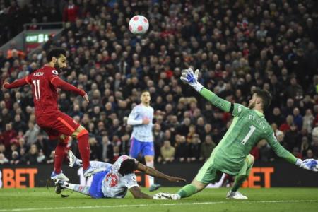 Liverpool go top after crushing United with Salah double