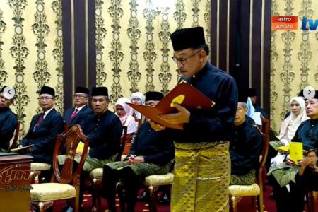 Anwar Ibrahim sworn in as Malaysia’s 10th PM