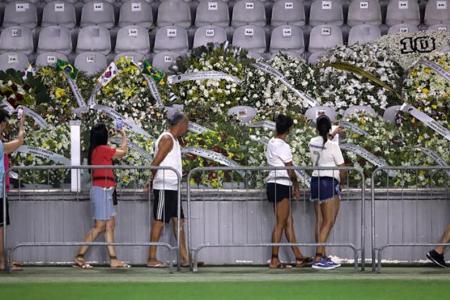 An emotional Brazil pays final respects to Pele