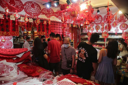 Crowds throng Chinatown as CNY bazaar returns after 2-year hiatus