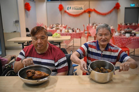 Nursing home residents whip up special home-cooked CNY dinner