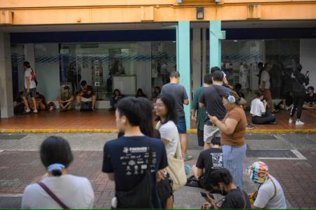 Coldplay adds 6th show; fans queue at SingPost outlets for tickets