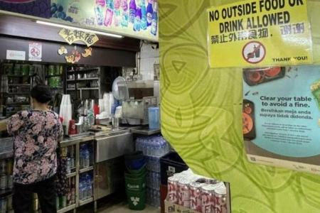 Diner drinks from own water bottle at Bugis coffee shop, gets told by staff to put it away