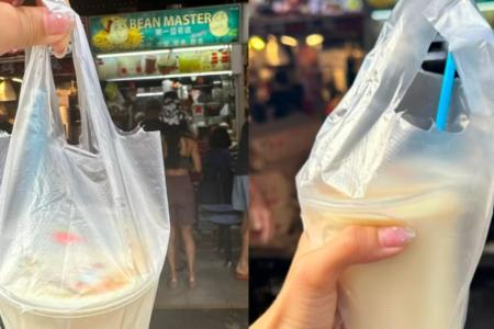 'Don't waste my bag': Hawker takes plastic bag back from woman, says it's expensive