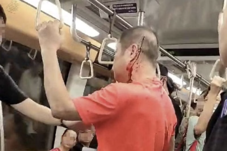 Man seen bleeding after alleged scuffle in MRT