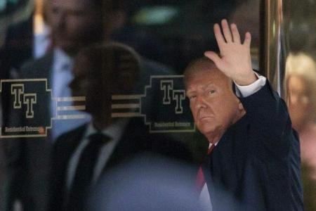 Trump arrives in New York for surrender, opposes TV court coverage