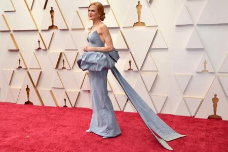 Oscars: Hollywood stars hit red carpet with Ukraine on mind
