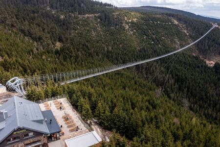 World's longest suspension bridge connects 2 mountain peaks 