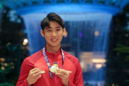 Catch badminton world champ Loh Kean Yew, S'pore athletes in Dec 26 bus parade