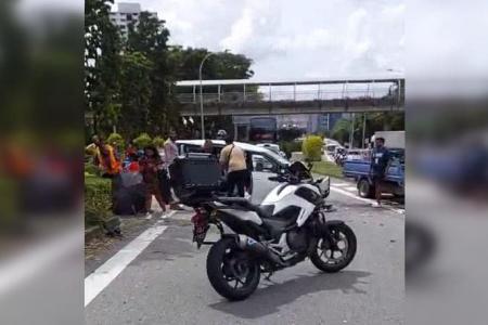 4 adults, 3 children taken to hospital in KPE accident