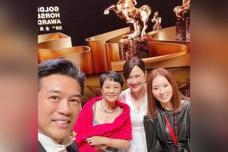 Hong Huifang shares photos taken with her idol Sylvia Chang at the Golden Horse Awards