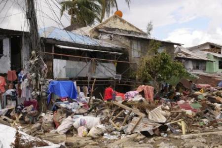 Troops race to deliver aid to Philippine typhoon survivors