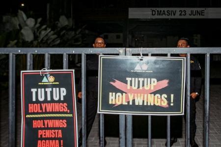 Indonesia bar chain shut after blasphemy charges over drinks promotion