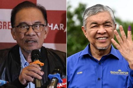 Malaysia election: Anwar, Zahid in 11th hour talks as Palace deadline looms