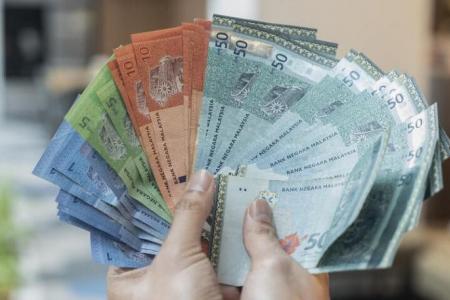 Ringgit falls as Malaysia’s hung Parliament election