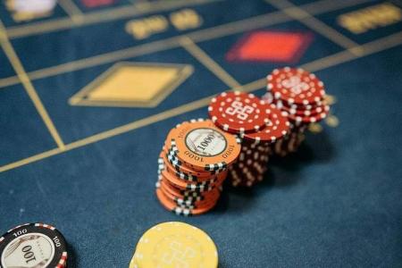 Men with sticky fingers use glue to steal casino chips in Singapore