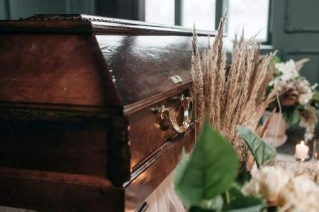 Ecuadoran woman wakes up inside coffin at her own wake