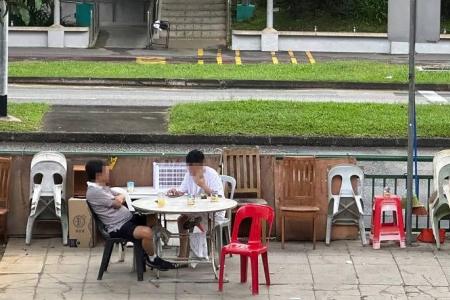 Makeshift smoking corners in heartland not illegal, but smokers should be considerate